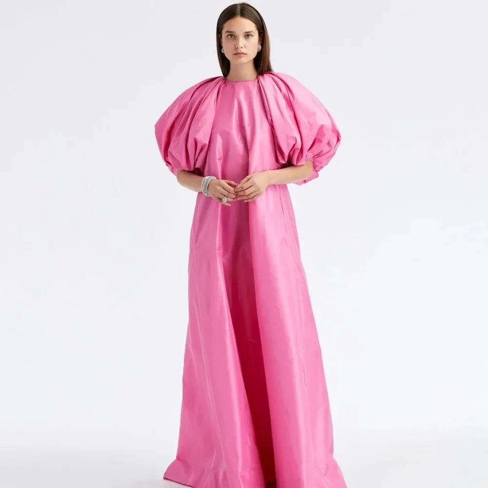 فستان سهرة رسمي وردي أنيق 2026 برقبة عالية وأكمام منتفخة بفيونكة كبيرة من قماش التفتا للحفلات الراقصة رداء السهرة