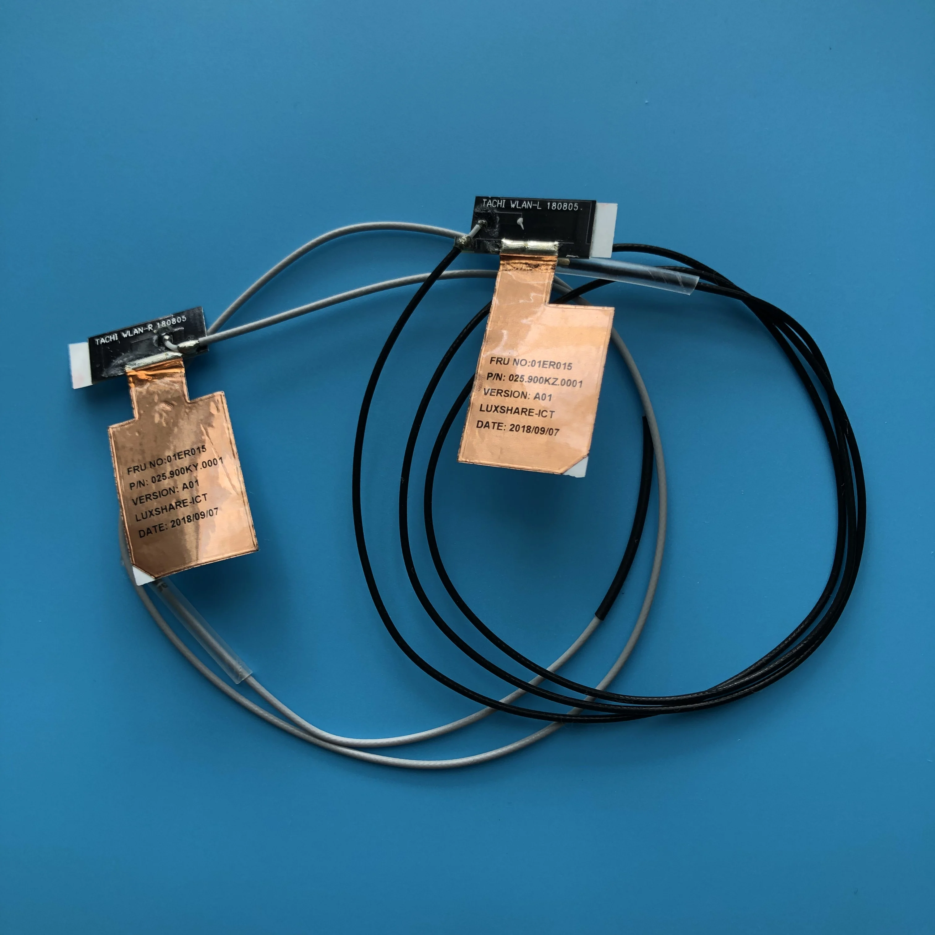 

Для новой антенны WLAN Lenovo ThinkPad T570 T580 P51s P52s 01ER015