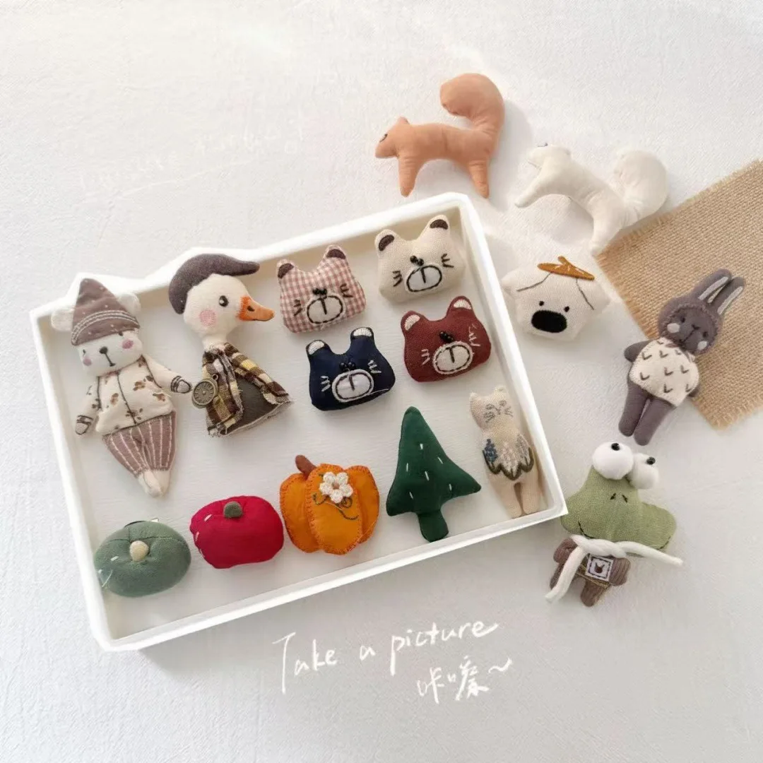 

Милая брошь-кошка в лесном стиле, плюшевая 3D-брошь в виде мультяшного животного, тканевая булавка для сумки, рюкзака, кавайная брошь-котенок, аксессуар для одежды