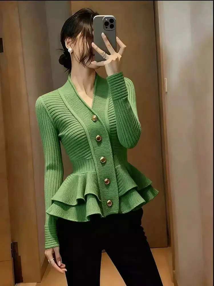 

Вязаный кардиган с кружевной отделкой для женщин: осенне-зимний дизайн, модный тренд, V-образный вырез, длинный рукав