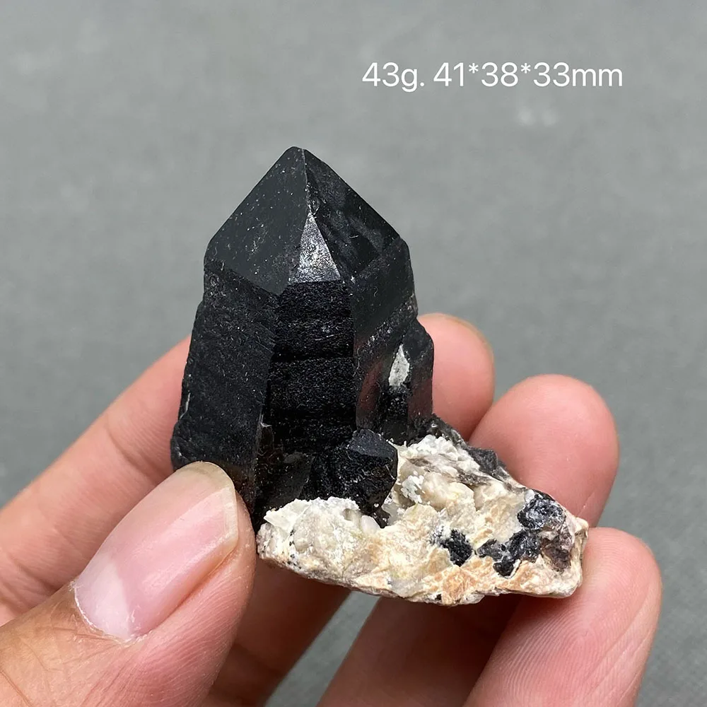 

100% natural epidote feldspar crystal ore specimen of black crystal in Shandong, China