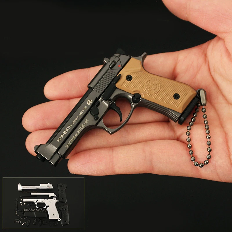 1: 3 Mini Bereta M92A1 Detachable Toy Keychain Alloy Pistol Pendant Creative Toys