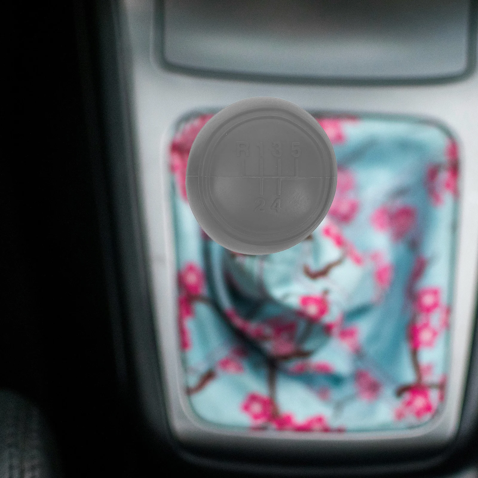 

2Pcs Silicone Gear Shift Knob Cover Anti Slip Wear Resistant Universal Fit for Manual Cars Vehicle Interior Grey