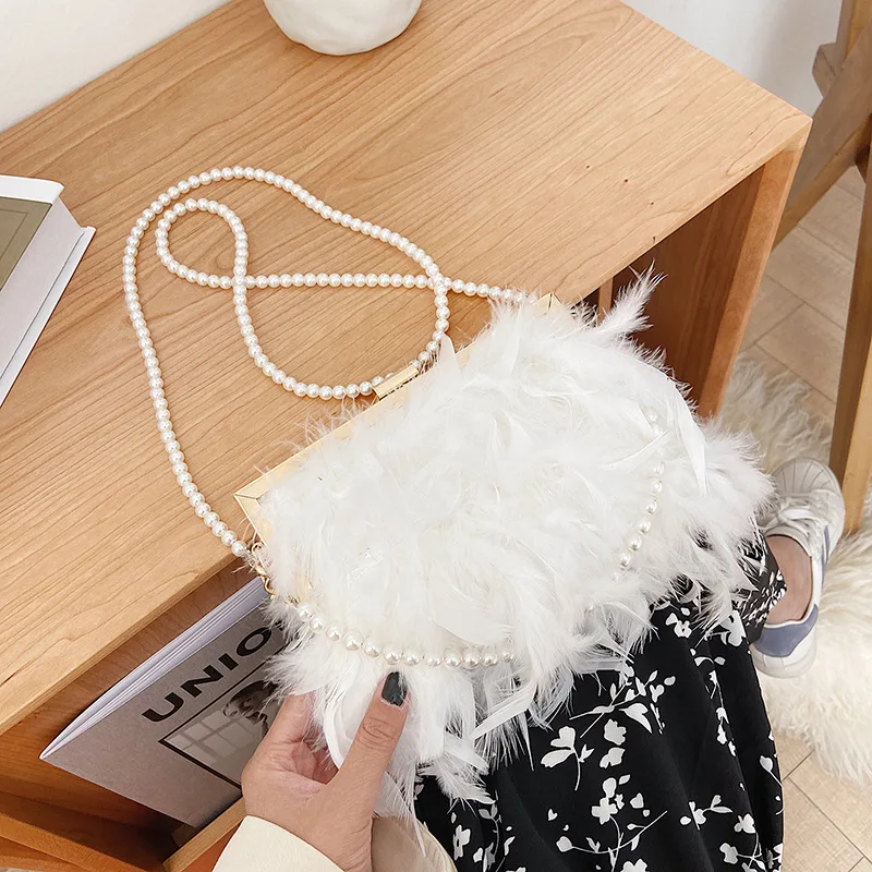 New Feathers Chain Shoulder Bag Hard-Surface Elegant Clutches Women Evening Party Purse Handle Clutch Bag Ladies Banquet Purse