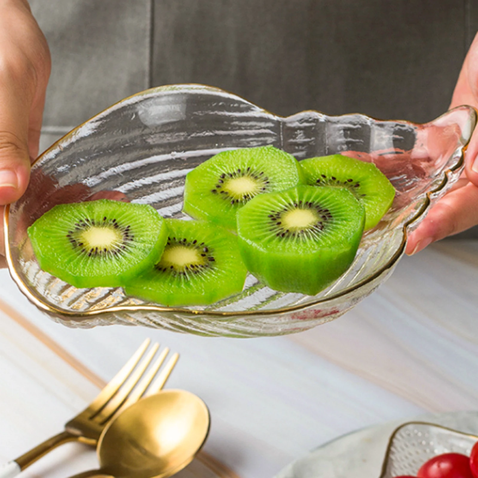 

Creative Conch Glass Plate Kitchen Food Storage Holder Unique Design Salad Fruit Dessert Tray Conch Shape Plate