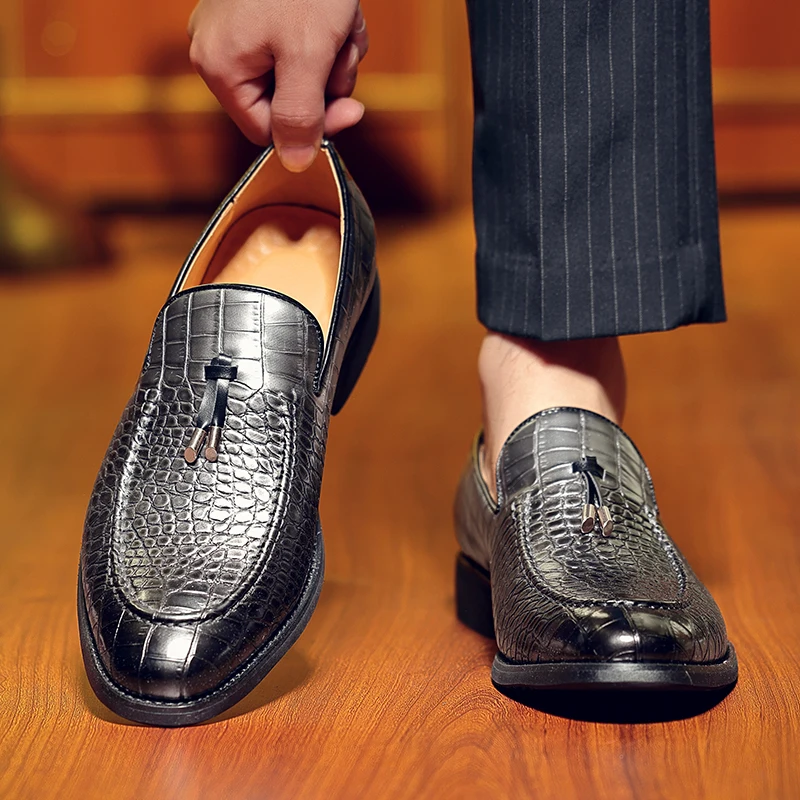 

Повседневные мужские лоферы на плоской подошве. Классические кожаные туфли для отдыха и работы в деловом стиле. Большие размеры-46.