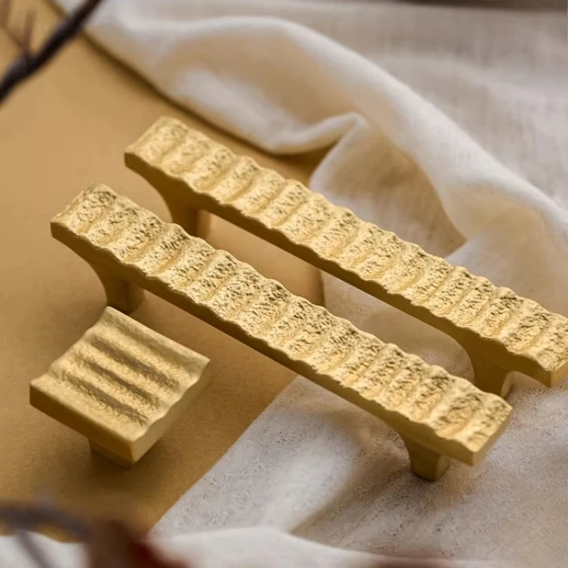 

French Vintage Brass Handles Antique Bronze Cabinet Pulls for Wardrobe Drawer Accessories Elegant Kitchen Furniture Knobs