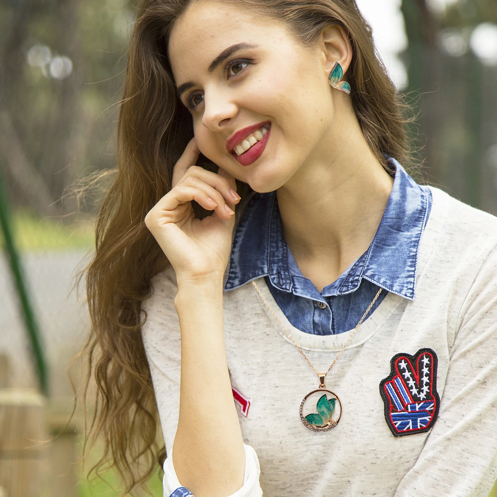 مجموعة قلادة وأقراط مجوهرات العروس الملونة نمط مزاجه سلسلة الترقوة الفاخرة اللؤلؤ قلادة مجموعة أقراط (B