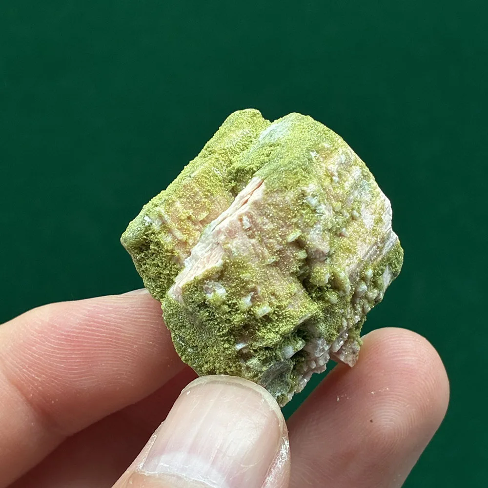 A0-1A 1PCS 100% Natural Green potassium feldspar Epidote Stones and Crystals Healing Crystals Quartz Gemstones