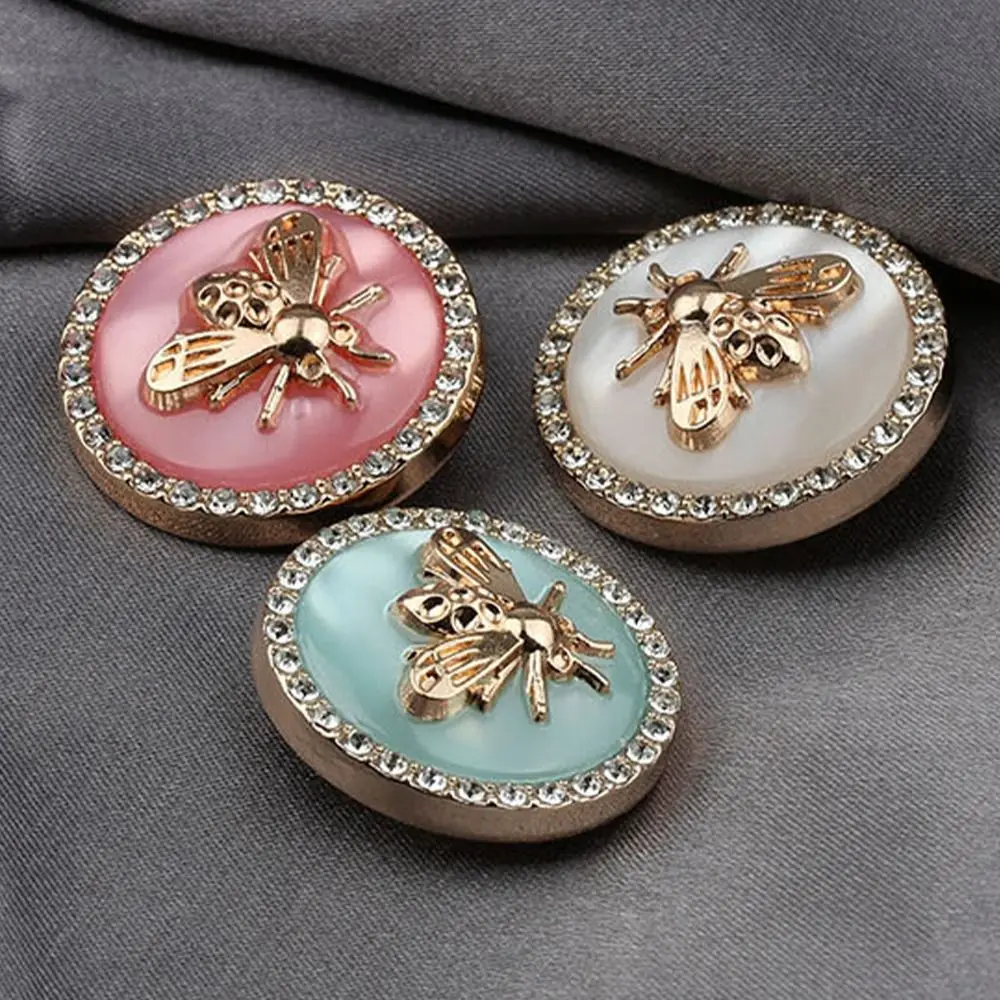 

18MM-25MM Three-dimensional Little Bee Buttons Luxury Fashionable Metal Buttons Gold Round Shank Buttons Cardigan Sweater
