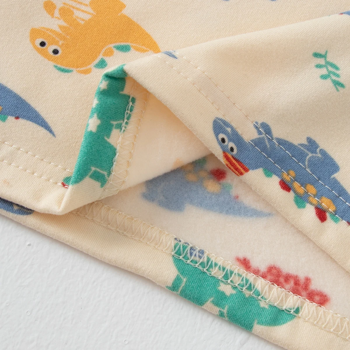 2-teiliges Kinder-Set für Herbst/Winter, bestehend aus bequemer, langärmliger Thermounterwäsche, ideal als Freizeitkleidung und als süßes, mit Cartoon-Motiven versehenes Schlafanzug-Set für Jungen und Mädchen. – Detail 9