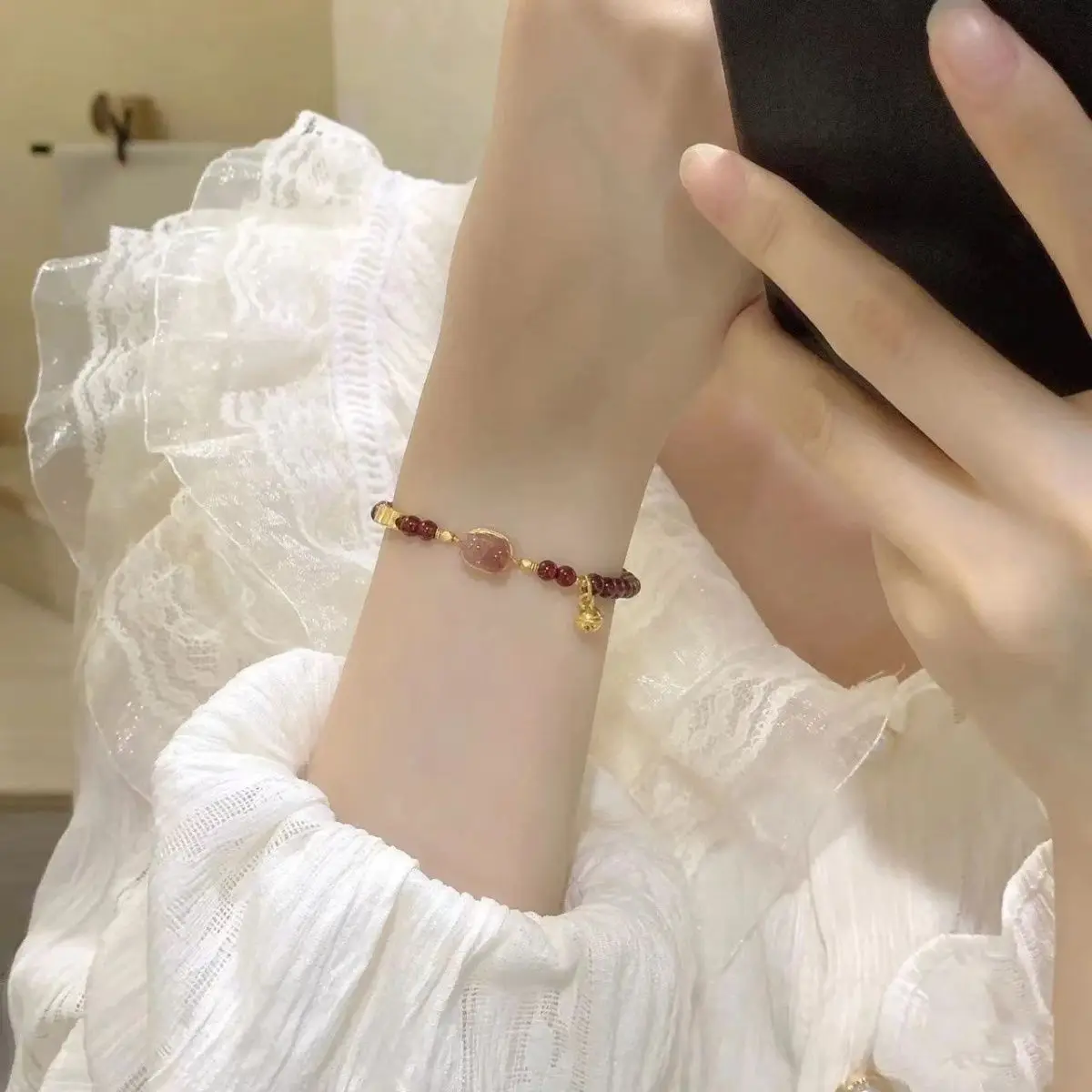 

Pixiu Bracelet for Women Lucky Wealth-gathering and Wealth-flourishing Niche Simple High-value Instagram Ins Strawberry Crystal