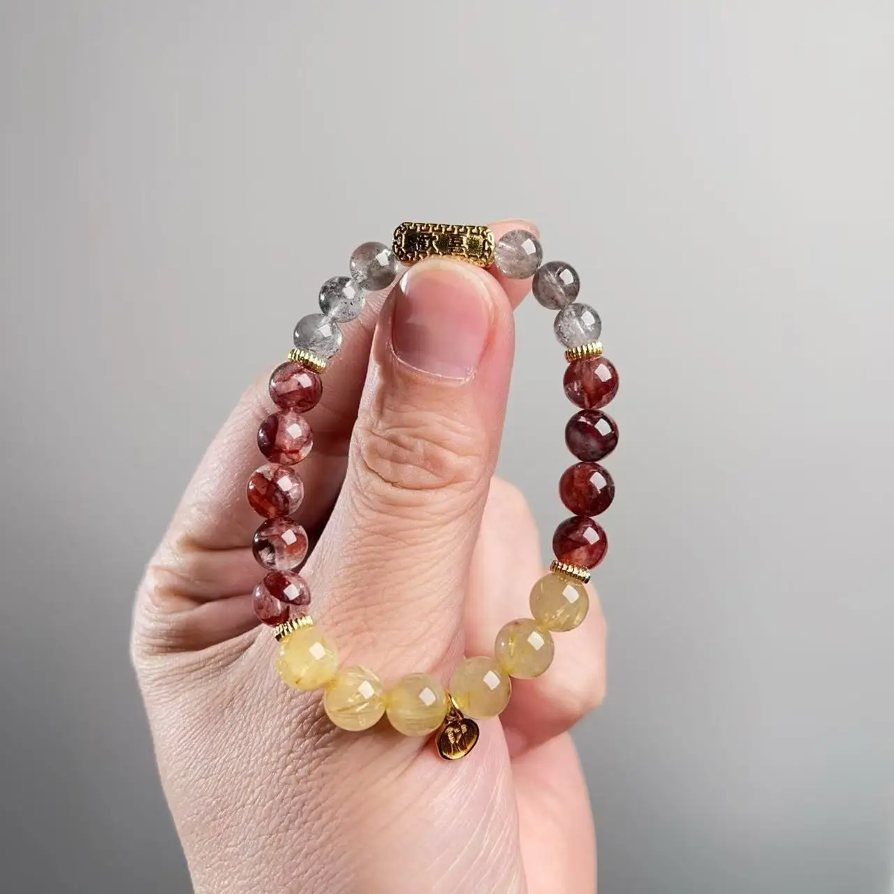 

Natural Red Glue Flower, Blond Gold, Crystal Women's Fashion Light Luxury Bracelet.