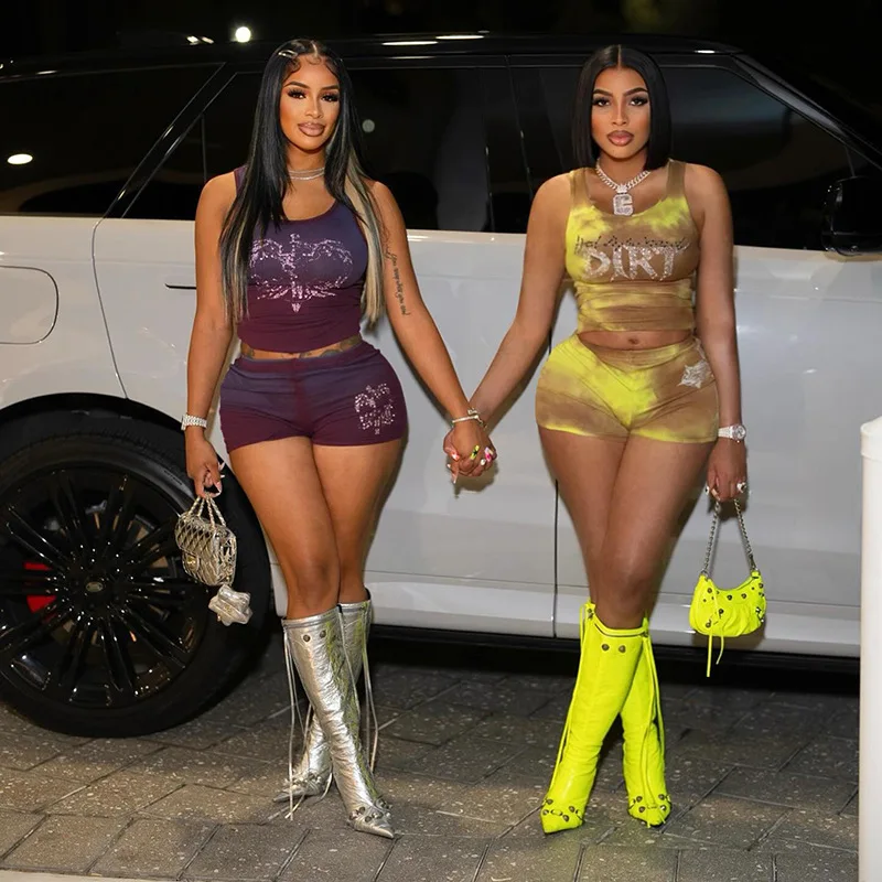 

Tie Dye Rhinestone Сексуальный комплект из 2 предметов в рубчик Одежда для женщин 2025 Женская одежда Клубная одежда Укороченные топы Комплект из двух предметов Шорты Брюки