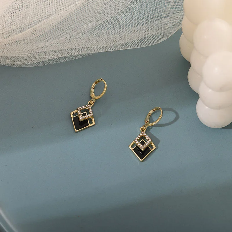 Black Rhombus Pendants Women\'s Hanging Earrings Gold Color Buckle Drop Earrings Rhinestone Statement Earrings Party oorbellen