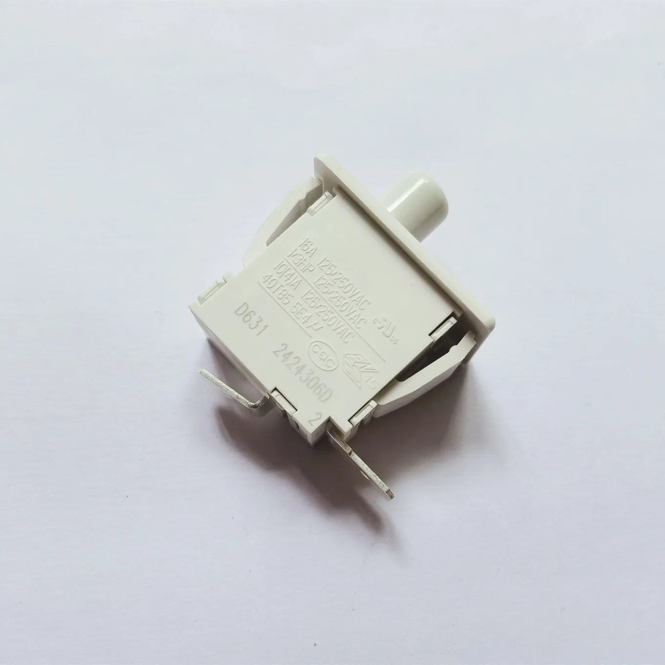 

Original new 100% D631M-AA1-01 refrigerator switch button 16A 125/250VAC