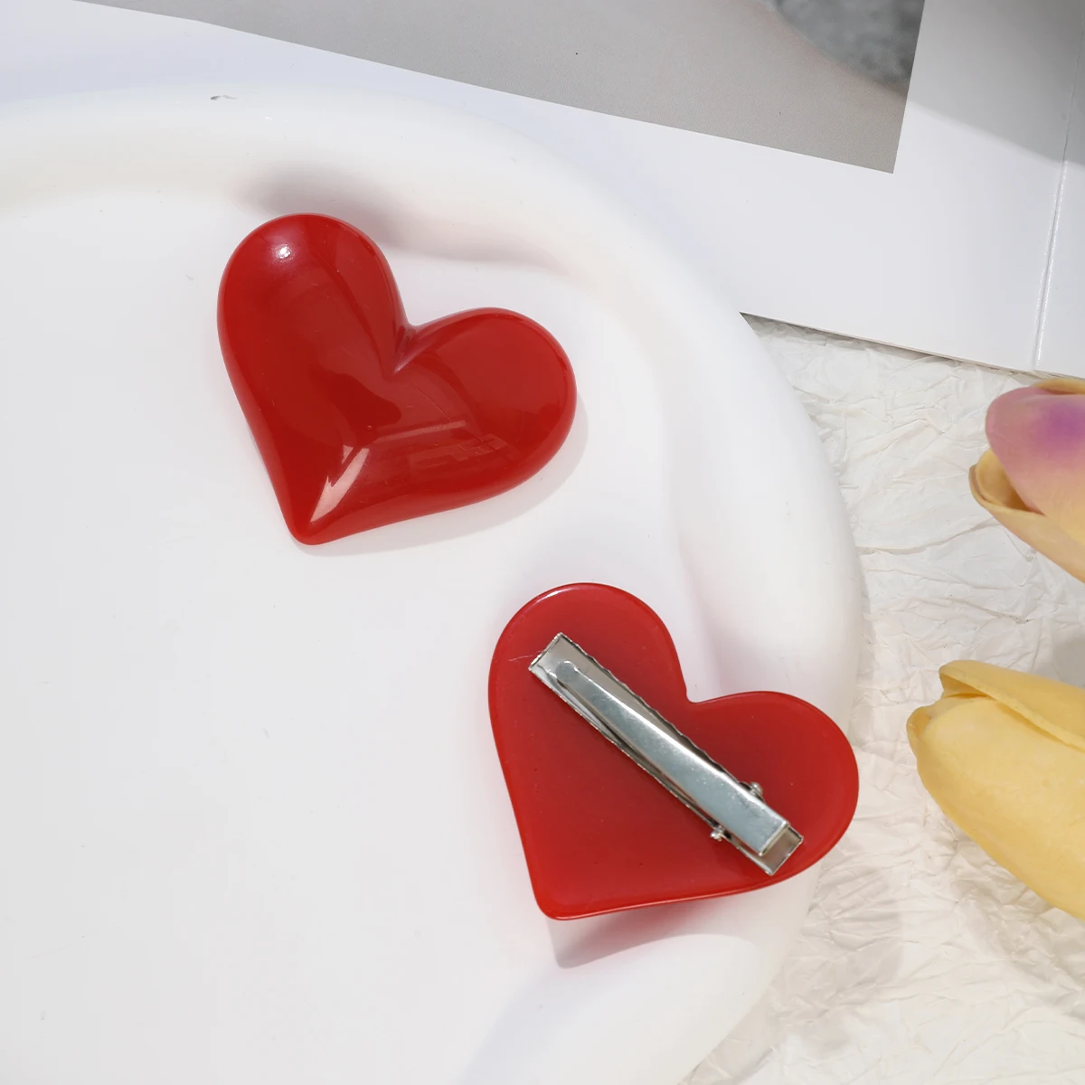 AWAYTR Clip de flequillo lateral de amor rojo para mujeres y niñas, horquillas de pico de pato Kawaii, Clips de flequillo lateral para la cabeza, accesorios para el cabello, regalo