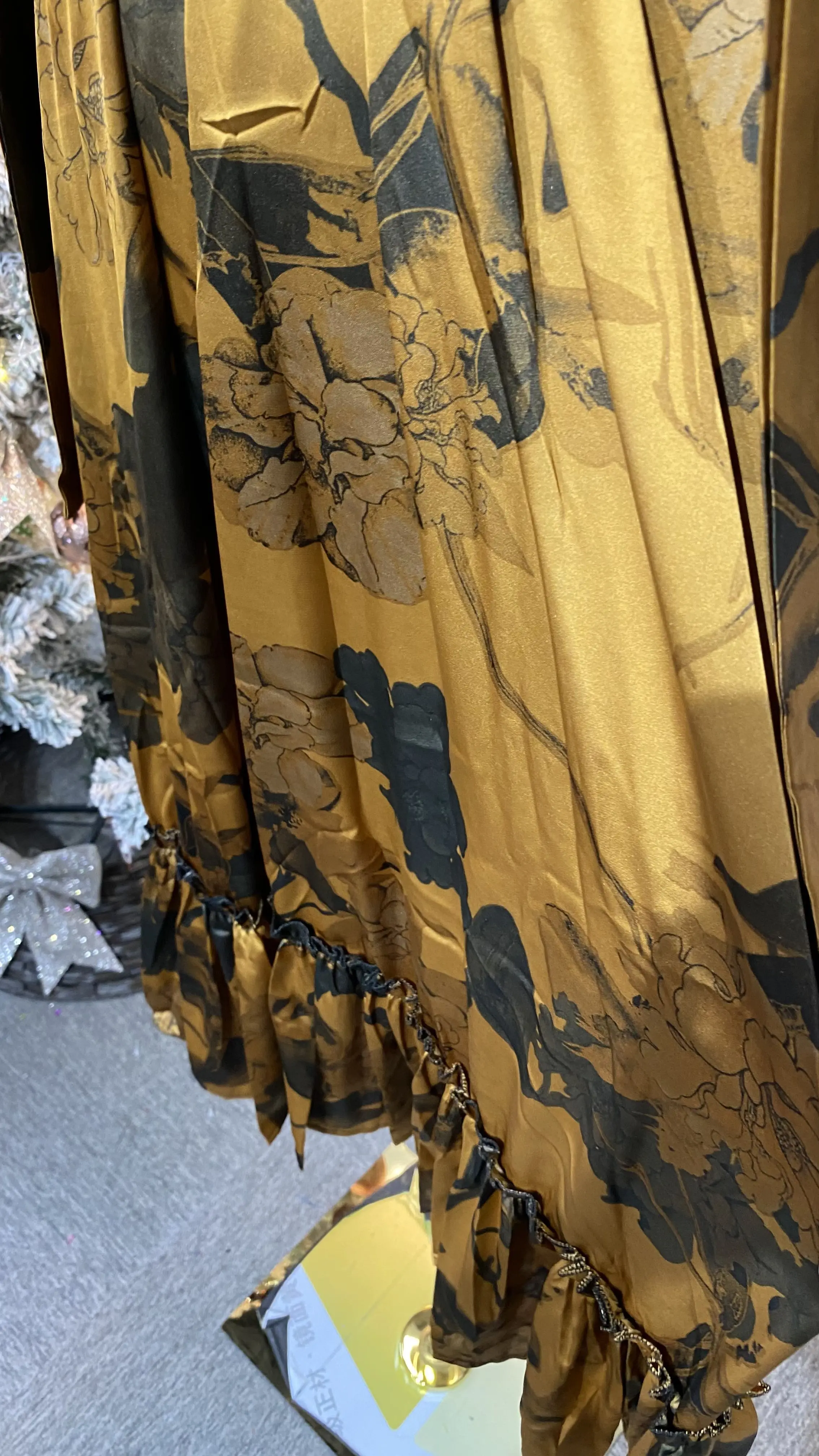 2025 long dress with luxurious bow tie and lanterns, long sleeves with slim waist and ruffles for women-GZMM141