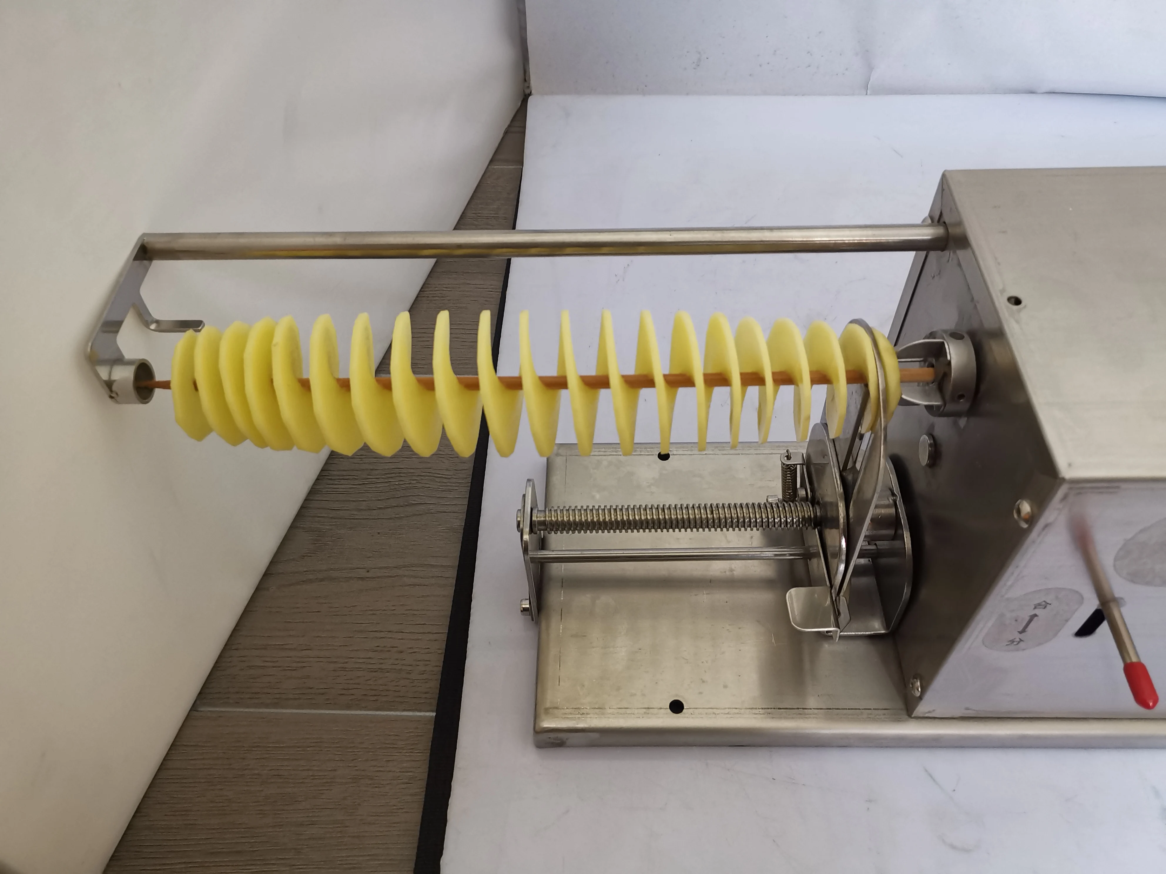 Automatic stretch Tornado potato machine,potato spiral cutting machine potato cutter machine potato chip machine Hand shake type