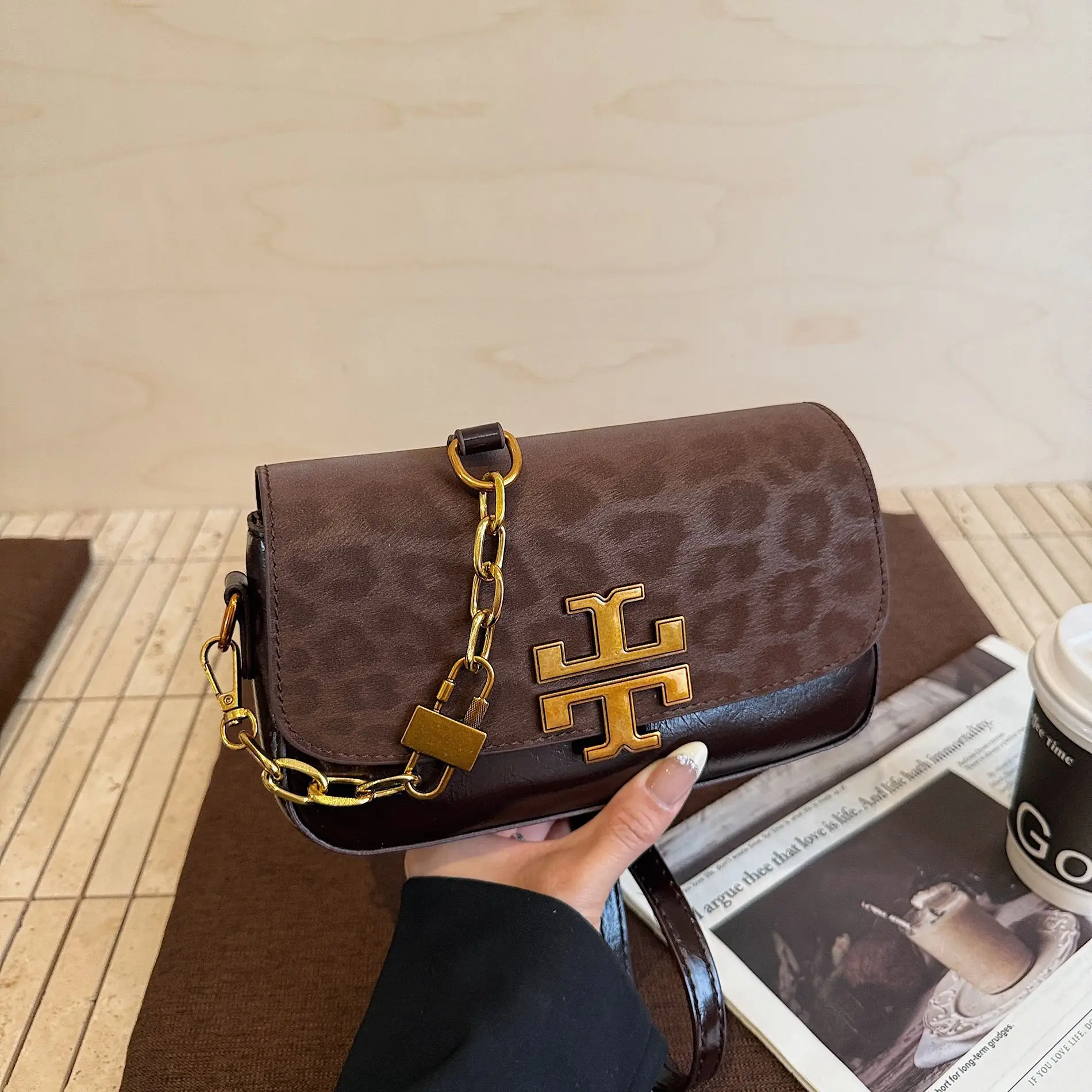 

2025 Unique Chain Strap Shoulder Bag, Luxury Square Crossbody Purse for Women, Minimalist Day To Night Clutch, Handbags