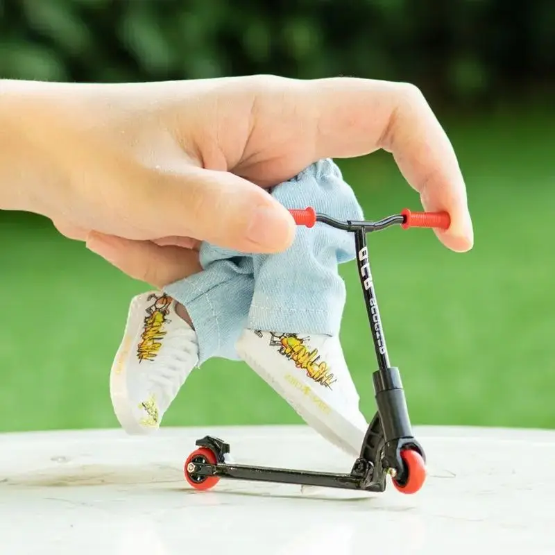 Novelty Funny Mini Finger Scooter Stunt Toy Interactive Finger Skate Skate Scooter Parent-Child Interactive Gift For Kids