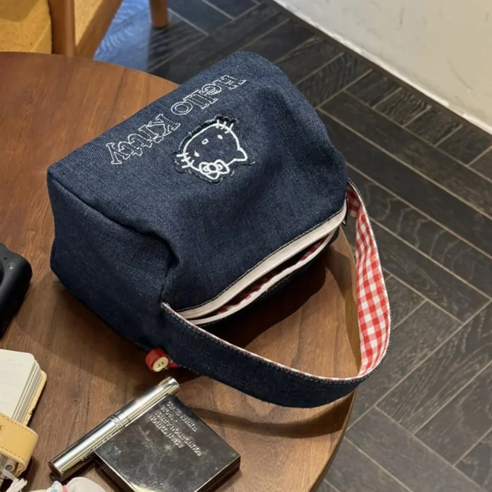 مرحبا كيتي التطريز حقائب مستحضرات التجميل سانريو أنيمي حقائب الكرتون حمل سعة كبيرة حقيبة صغيرة السفر المنظم حقيبة الهدايا