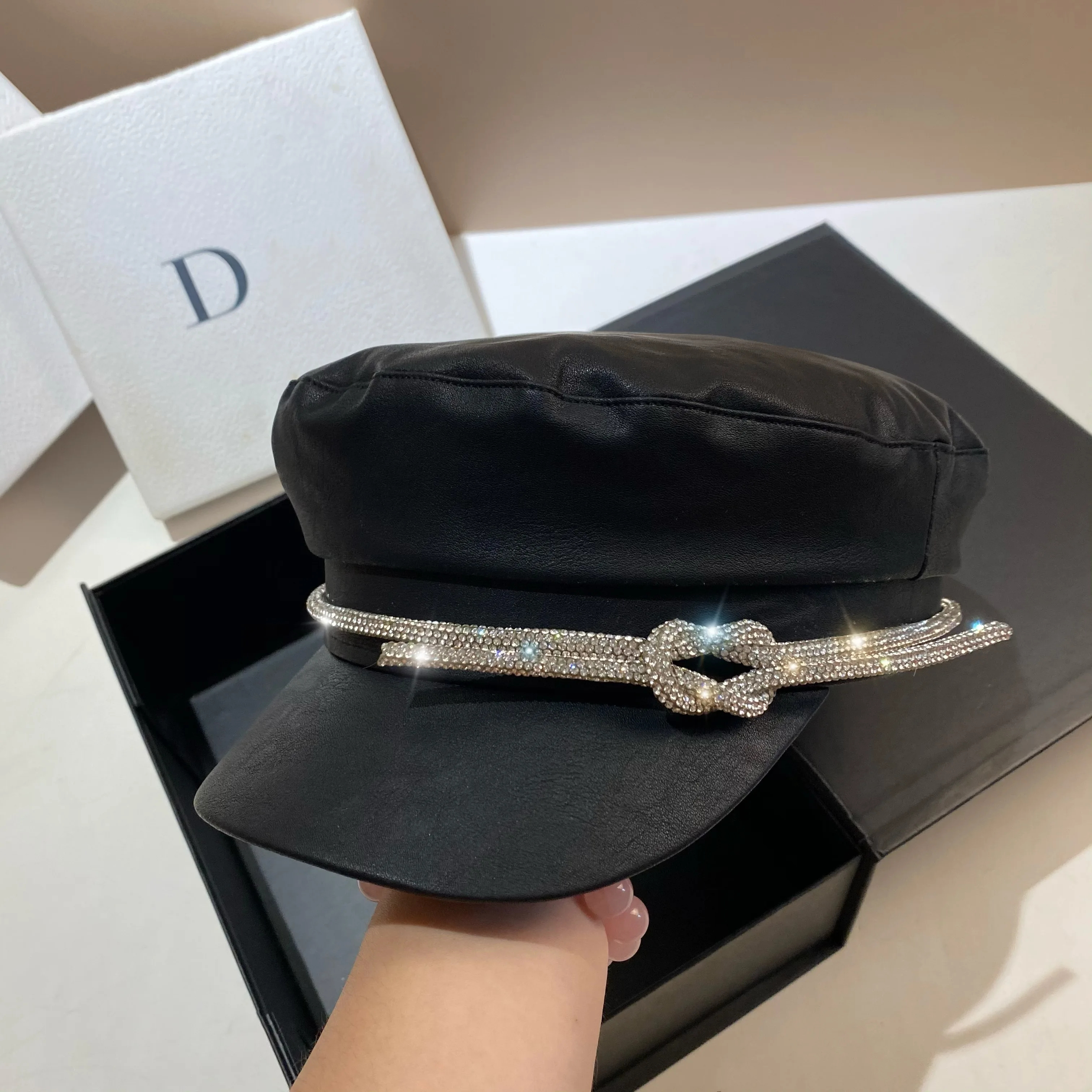 

New European and American fashionable personality black newsboy hat autumn rhinestone light luxury niche peaked cap