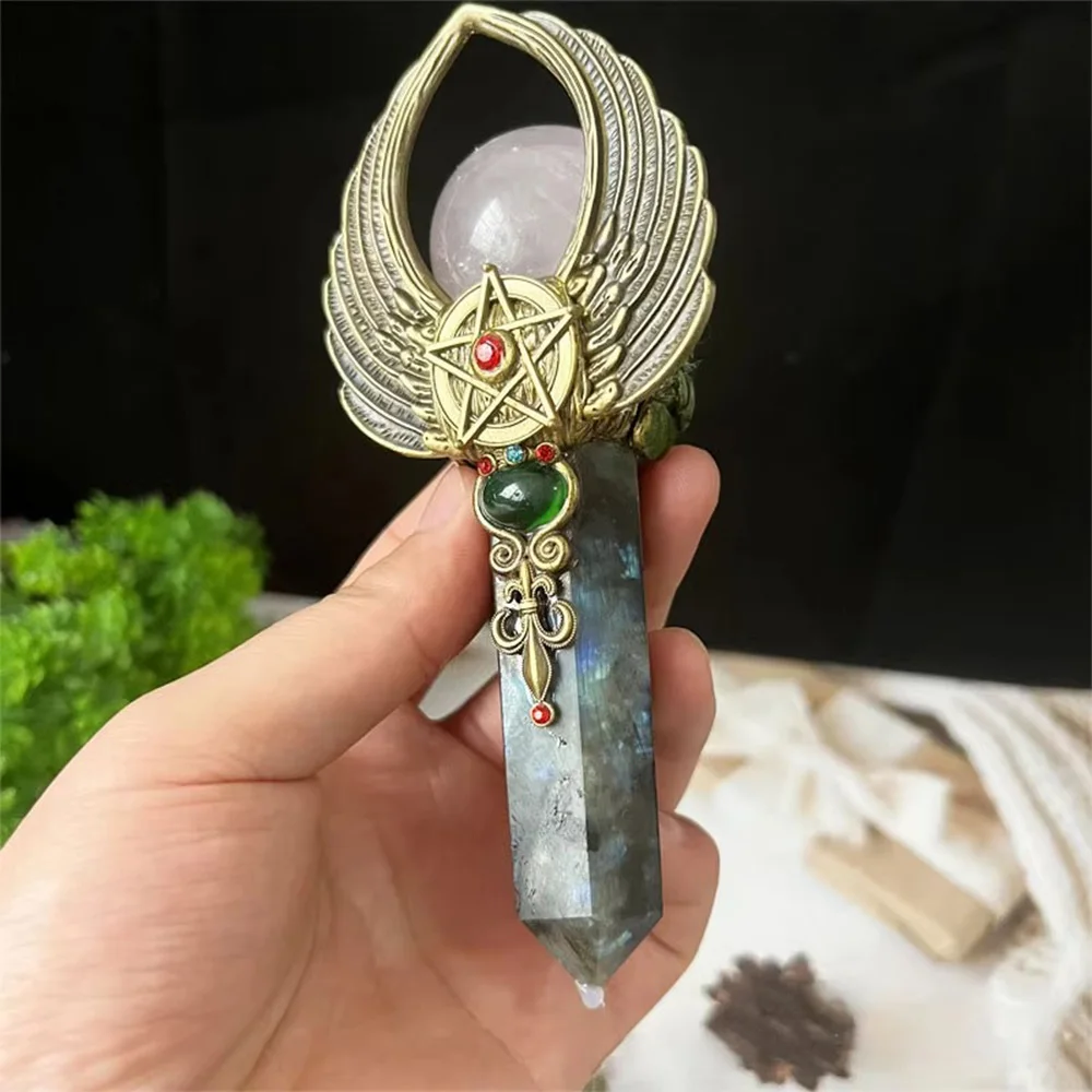 

Mineraali Natural Crystal Rose Quartz Labradorite Gems Energy Magic Wand Ornaments Polished DIY Metal Wing Sword Home Decoration