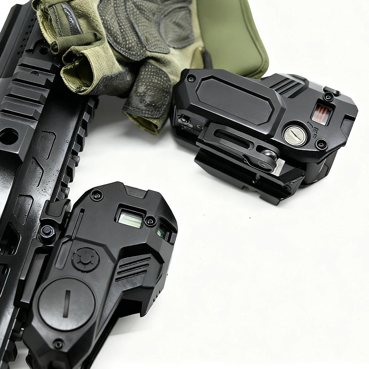 2025 جديد M22 PRO ألياف بصرية حقيقية منظر نقطة حمراء رؤية عاكسة ذاتية الإضاءة 10 MOA مثلث أحمر/أخضر نطاق بندقية شبكاني