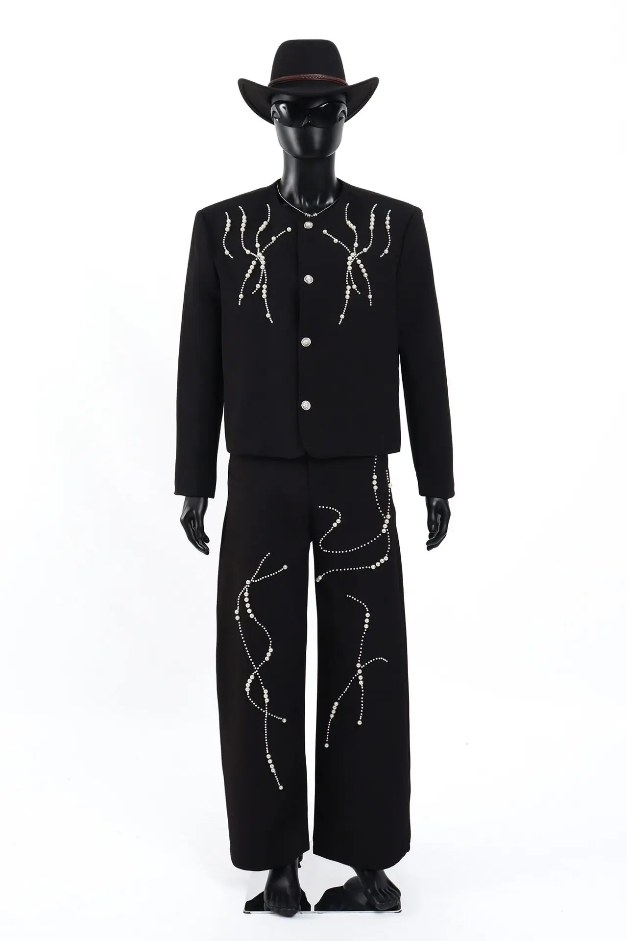 เทรนด์แฟชั่นเสื้อผ้าผู้ชาย ดีไซน์เสื้อแจ็คเก็ตประดับลูกปัดหนัก ชุดลำลองหลวมๆ สไตล์เท่ กางเกงขายาวทรงกว้าง