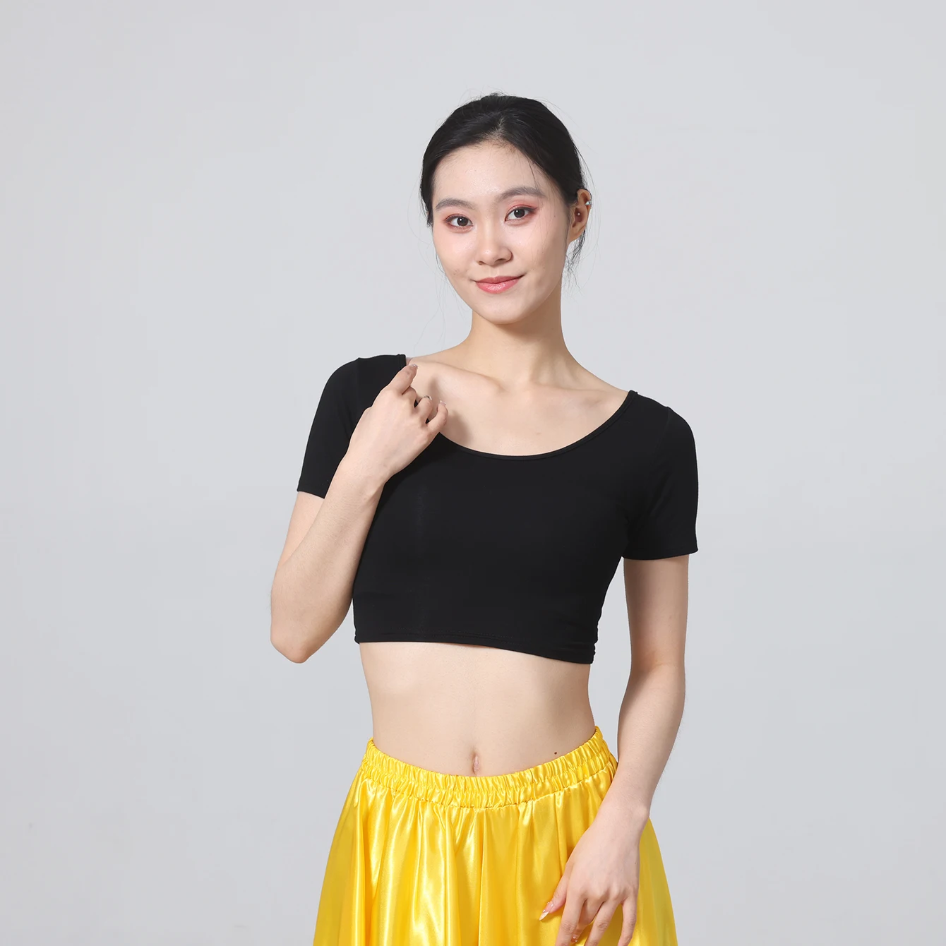 T-shirt sportiva da ballo a maniche corte con girocollo grande da donna 1 pezzo (disponibile in taglie forti)