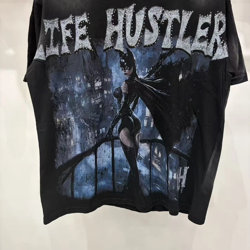 Vintage Farbverlauf T-Shirt mit Angepasstem Geflügeltem Engel-Print und Strass, Gothic-Style Übergroßes Hip-Hop Herren-Baumwollshirt für den Sommer – Detail 8