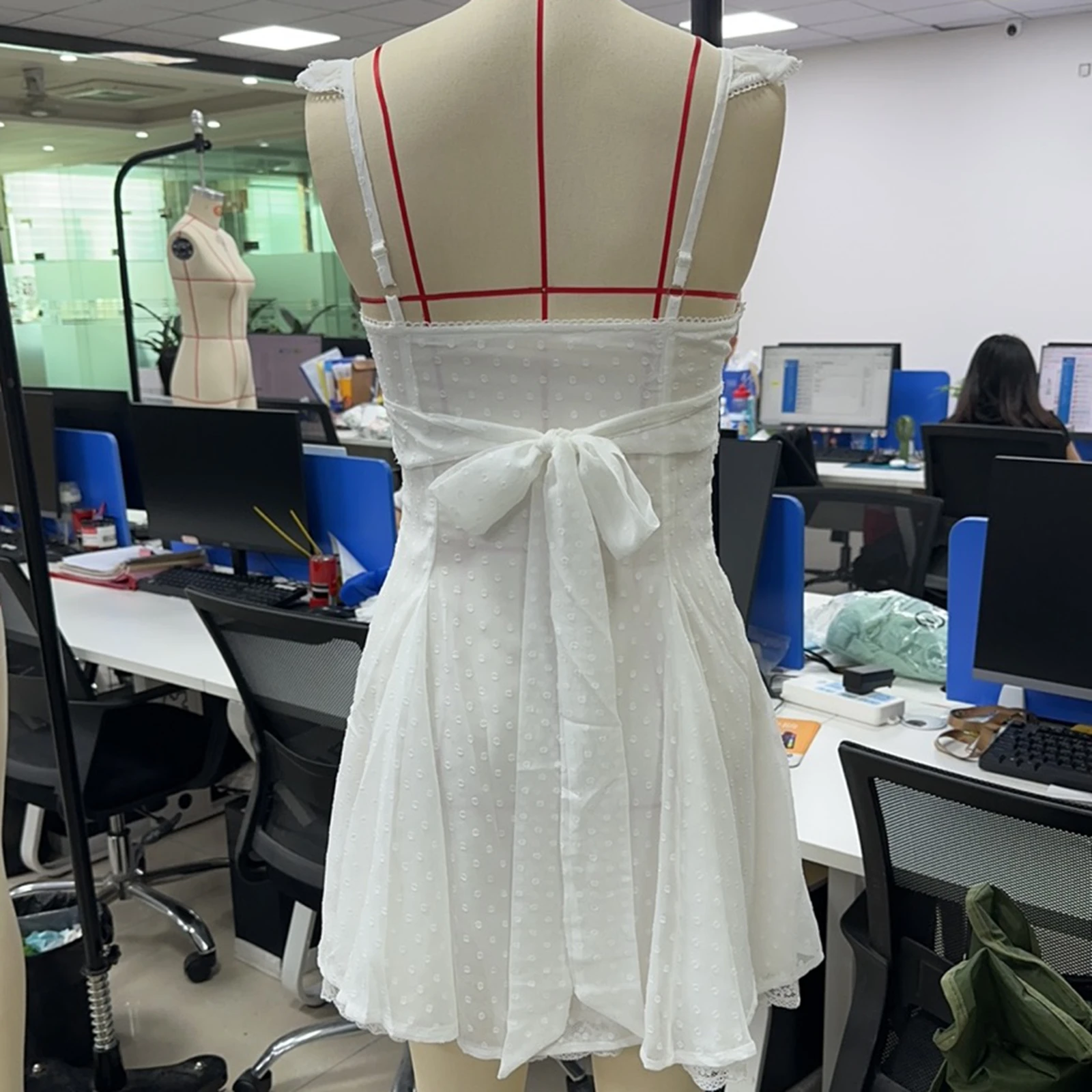 Mini abito da donna con motivo a pois, manica svolazzante, aperto sul retro, abito Aline per vacanze al mare, feste estive, streetwear all'aperto