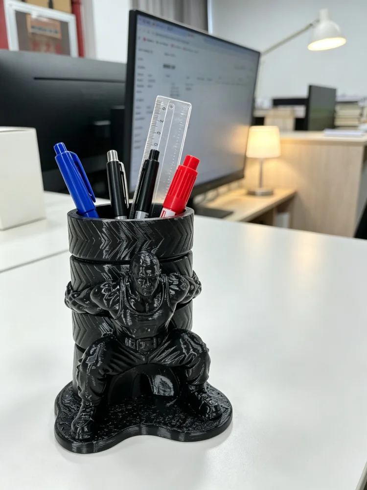 Cool and Unique Muscle Man Pen Holder, Tire-Carrying Strongman Statue Pencil Holder, Creative Human-Shaped Quirky Desktop Pen Cup, Petg Solid Resin Texture, Large Capacity, Desktop Stationery Organizer, Stable Base Saves Space, Desktop Decoration Ornament, Novelty Desktop Gift for Students, Office Settings, Fitness Enthusiasts, Men