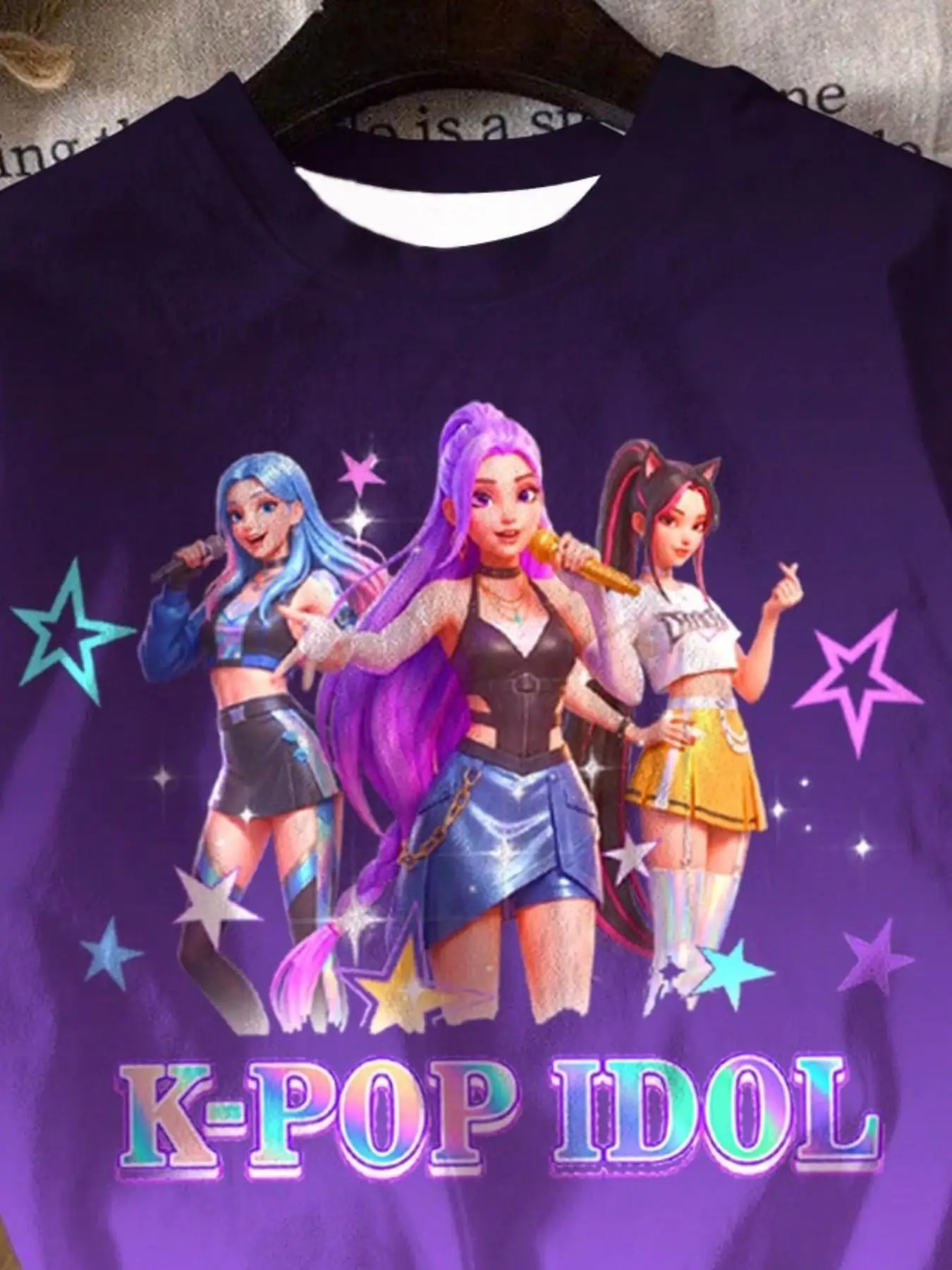 Tiefpurpurnes zweiteiliges Set für Mädchen mit K-Pop-Idol- und Anime-Prints; bestehend aus einem kurzärmeligen T-Shirt mit Rundhalsausschnitt und S. – Detail 5