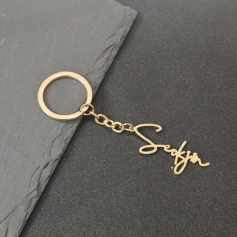 

Personalized Custom Name Tag Keychain Letters Luxury Stainless Steel Key Chain Ring Jewelry Birthday Party Gifts Wholesale