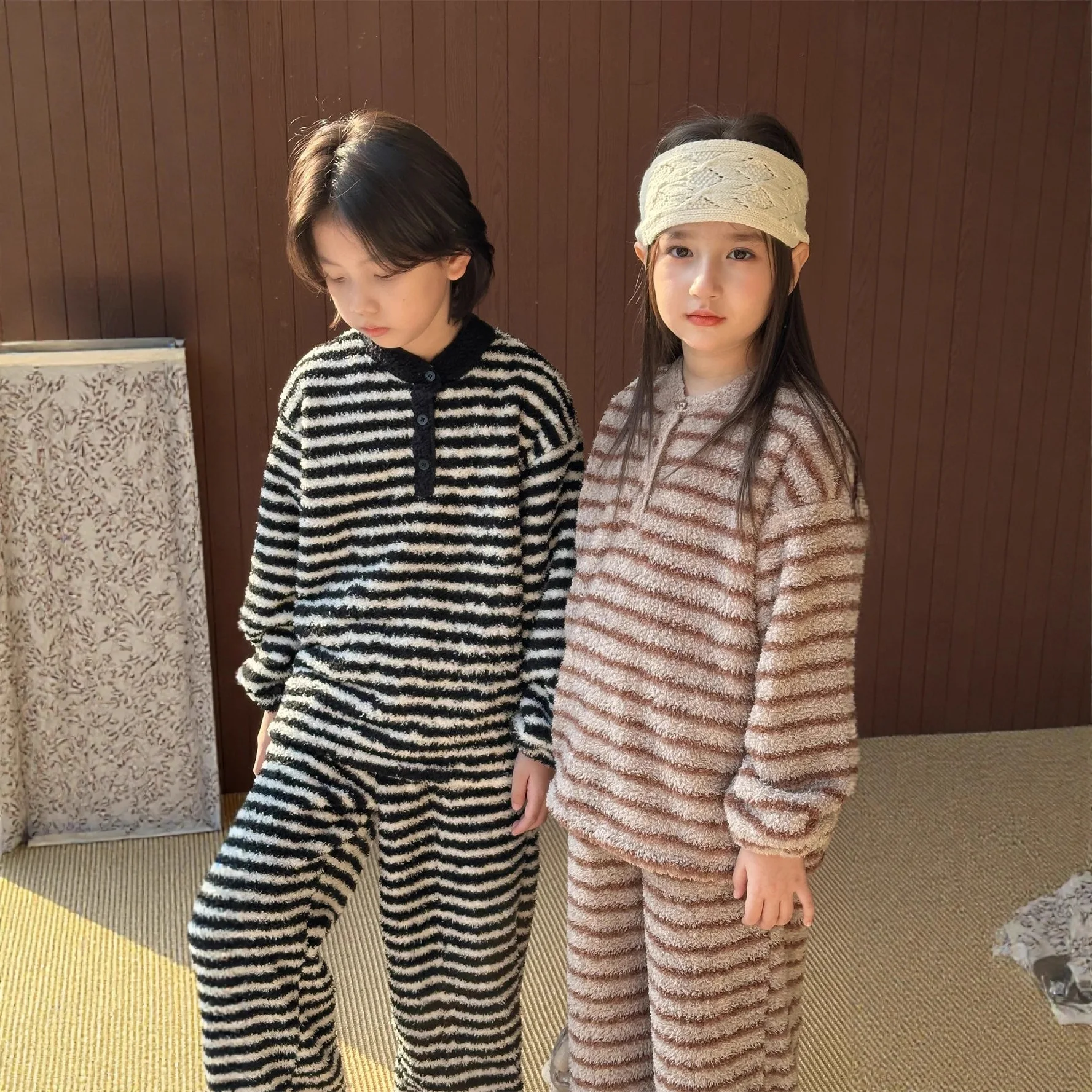 مجموعة ملابس منزلية مخملية دافئة للأولاد والبنات، الطبعة الكورية، ملابس منزلية مخططة لاصقة ومريحة للأطفال #2