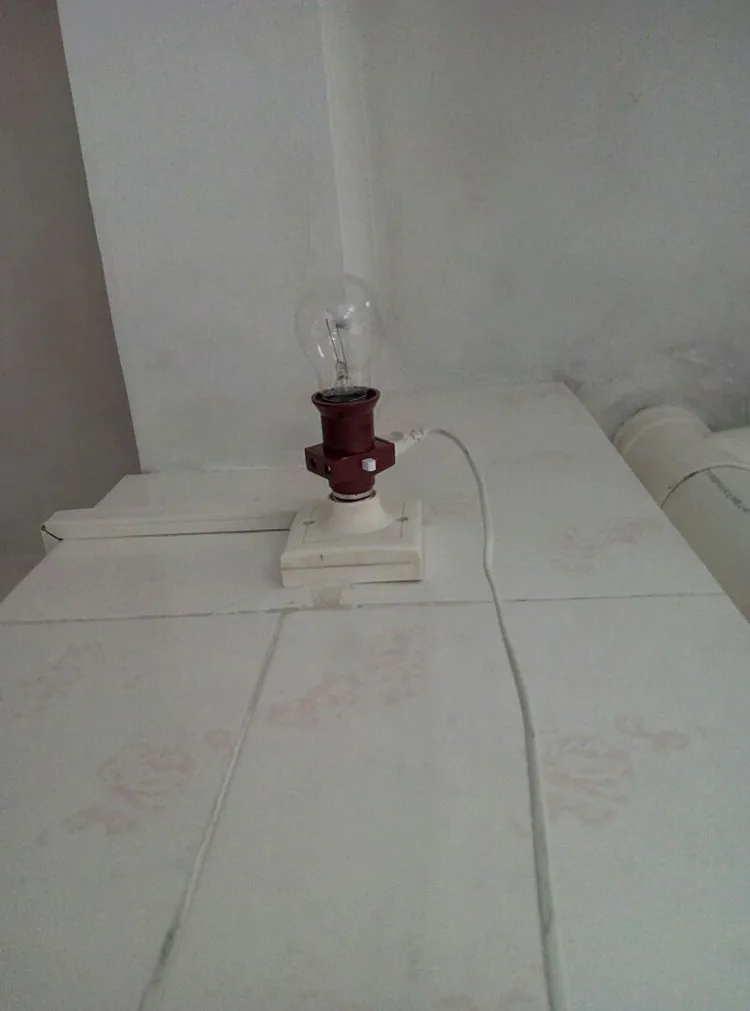 E27 Dudukan Lampu Sakelar Soket Multifungsi Sekrup Ganda Soket US / EU Aksesori Lampu Dasar Soket Steker 110V-240V