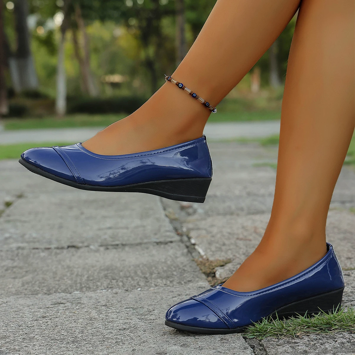 أحذية فردية جديدة من الجلد الناعم لعام 2025، أحذية للأم، أحذية جلدية للعمل للسيدات، أحذية جديدة مريحة بقدم واحدة، أحذية في منتصف العمر