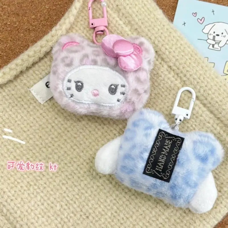 Sanrio Hello Kitty Leopardenmuster Cinnamoroll Plüschtier Rucksack Anhänger Cartoon Paar Schlüsselanhänger Zubehör Freund Geburtstagsgeschenk