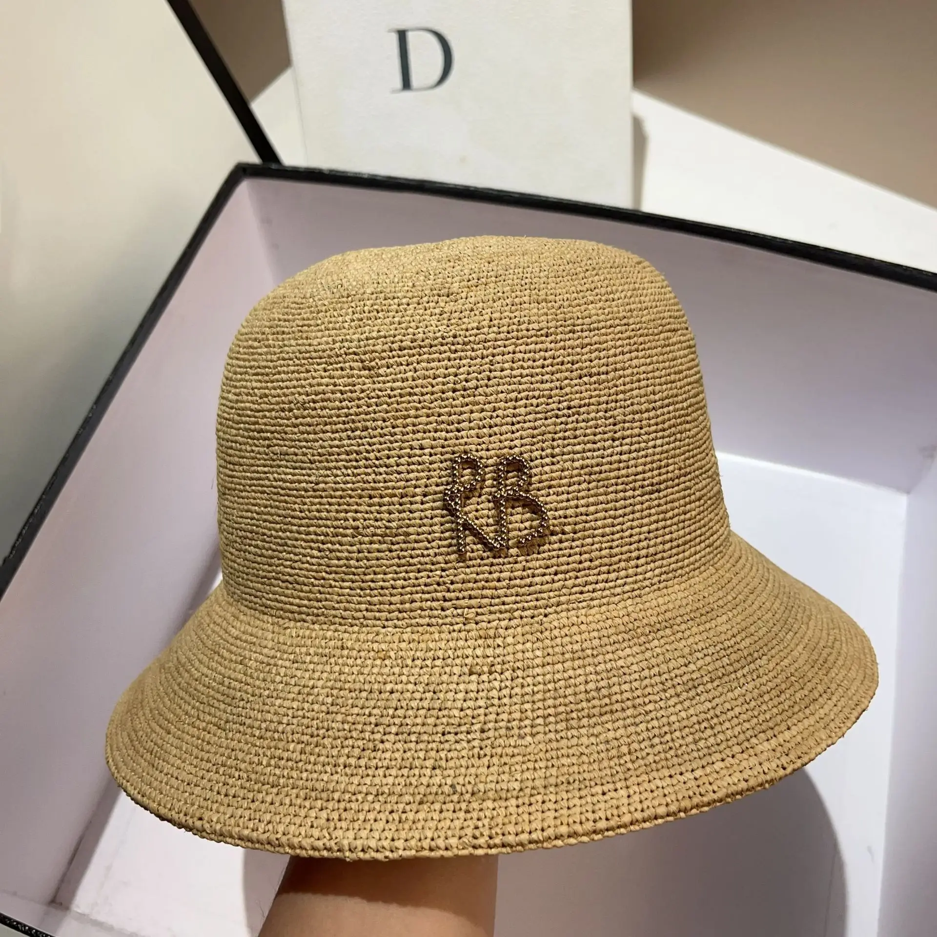 Sommerliche Natur-Raffia-Sonnenhüte für Damen, handgefertigt, gehäkelt, Stroh, Strand, Designer, Leder, Strass, luxuriöser, glänzender Bucket Hat – Detail 9