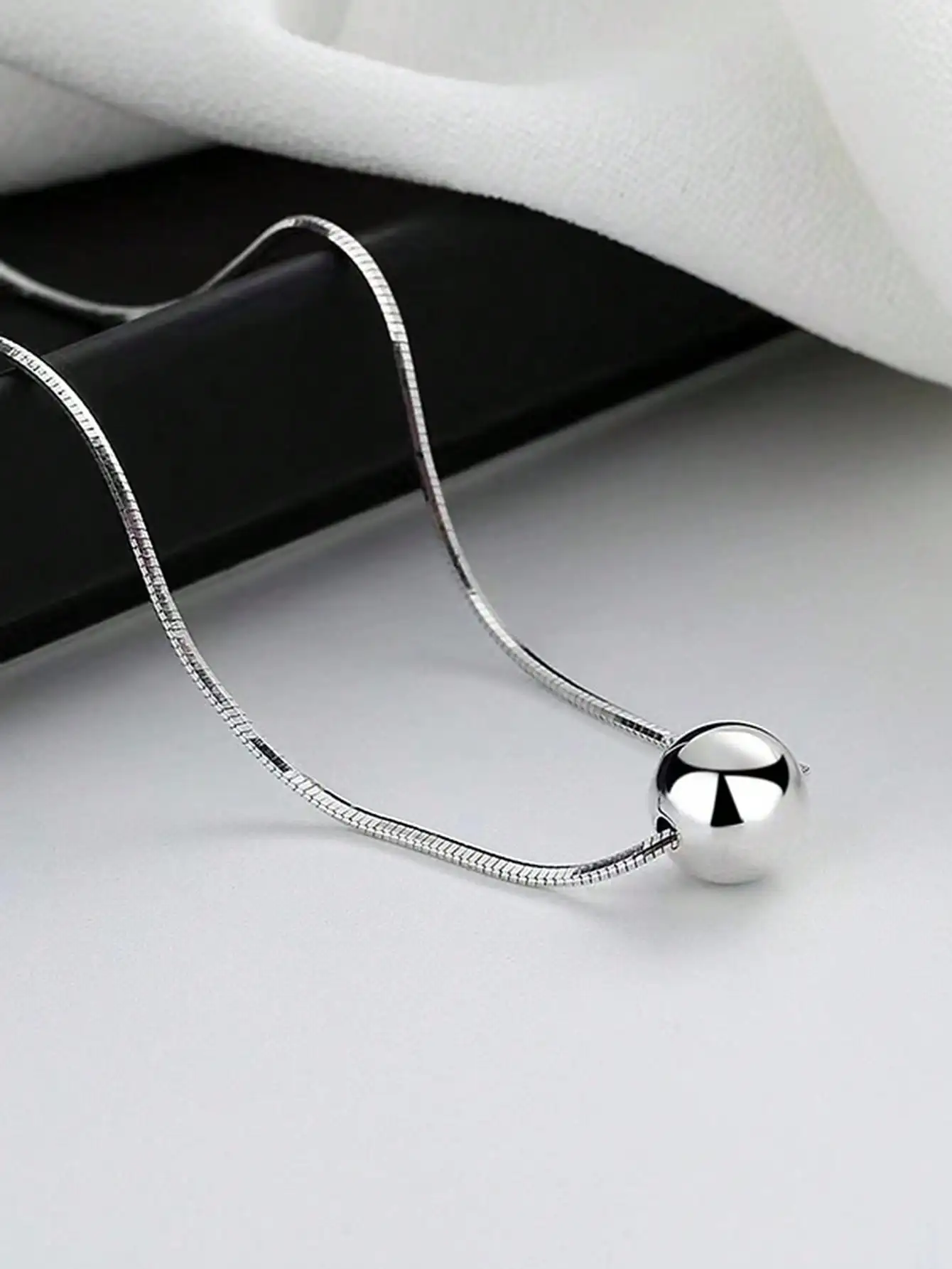 

Ожерелье из нержавеющей стали с цепочкой-змейкой и подвеской из полированного круглого бусинного элемента для женщин, для повседневной носки и праздничных мероприятий