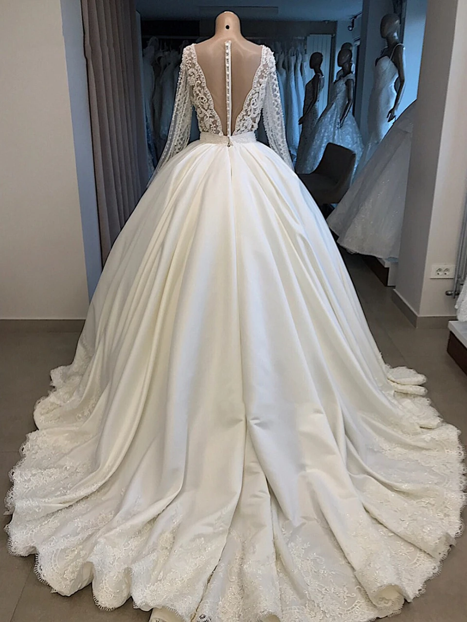 Elegant Ivory Ball Gown Illusion Long Sleeve Wedding Dresses 2026 Satin V-Neck Glitter Pearls Beaded Appliques Women Bride Gowns