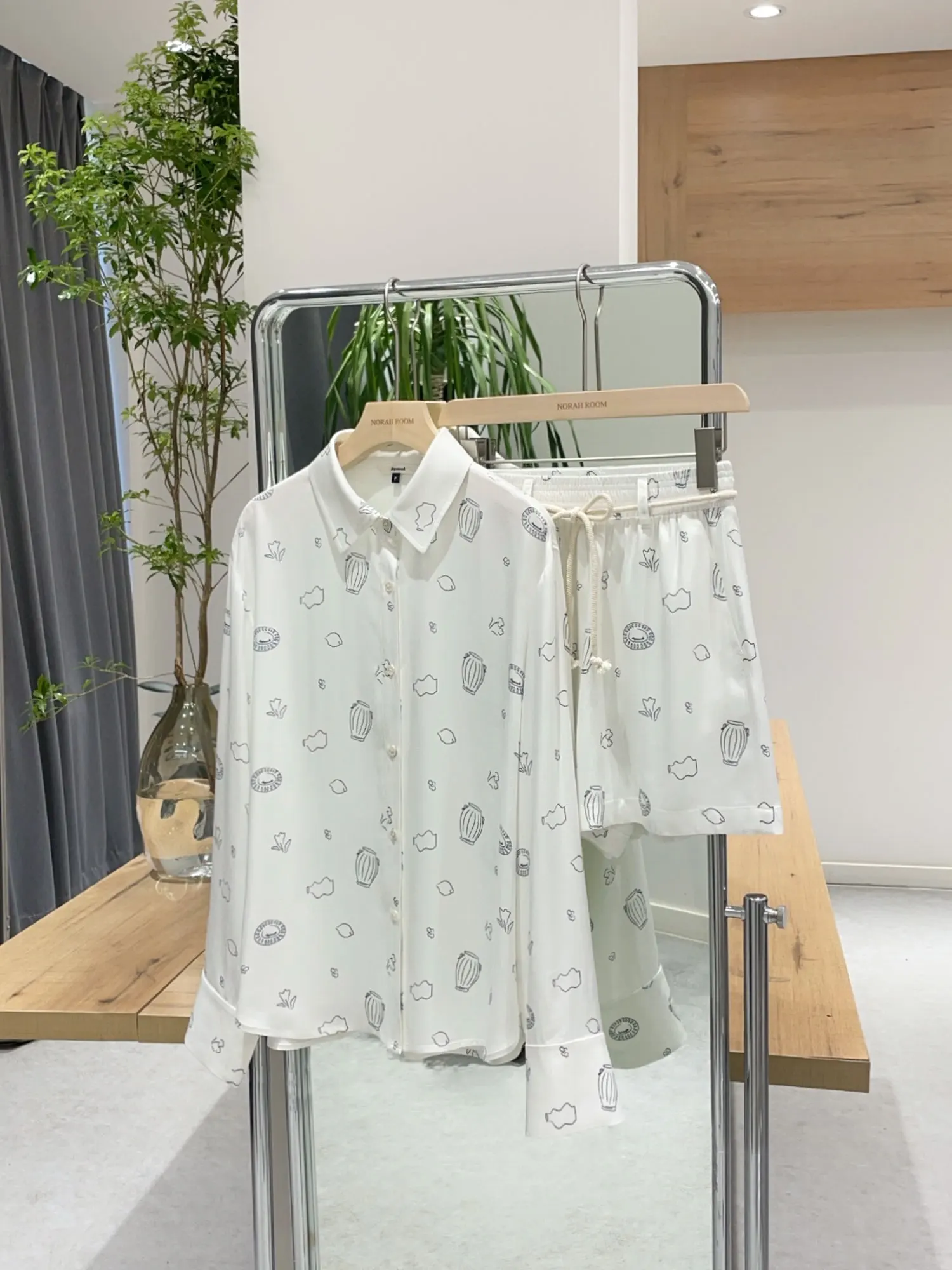 

Nok Xiaola Authentic Brand DP Spring 2025 Sunscreen irt orts Set Korean Sle Straight Cut Long Sve Collar