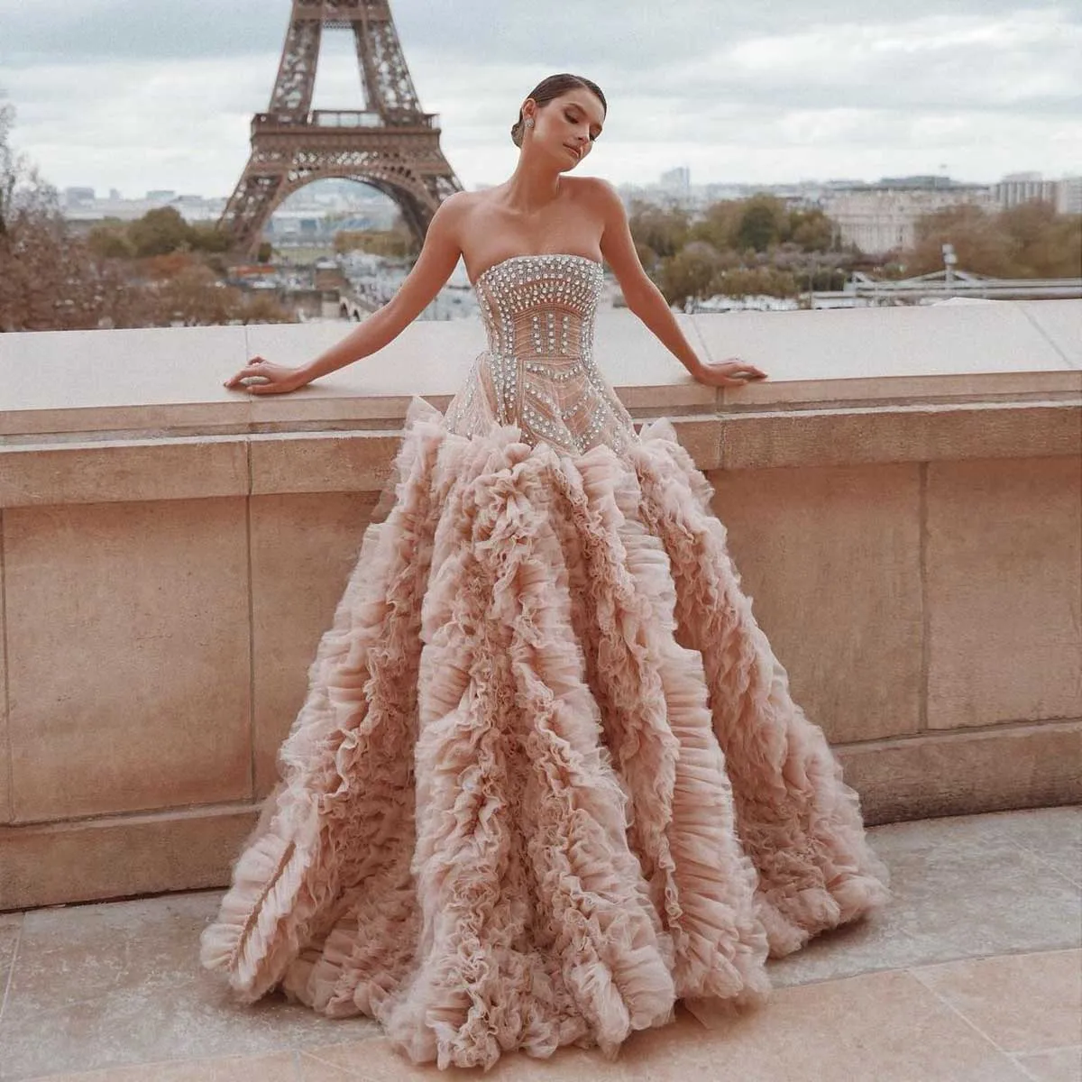 

Luxury Tiered Tulle Pink Wedding Bridal Dress for Photoshoot Handmade Crystals Beaded Lush Gown Long Prom Party Dresses Custom