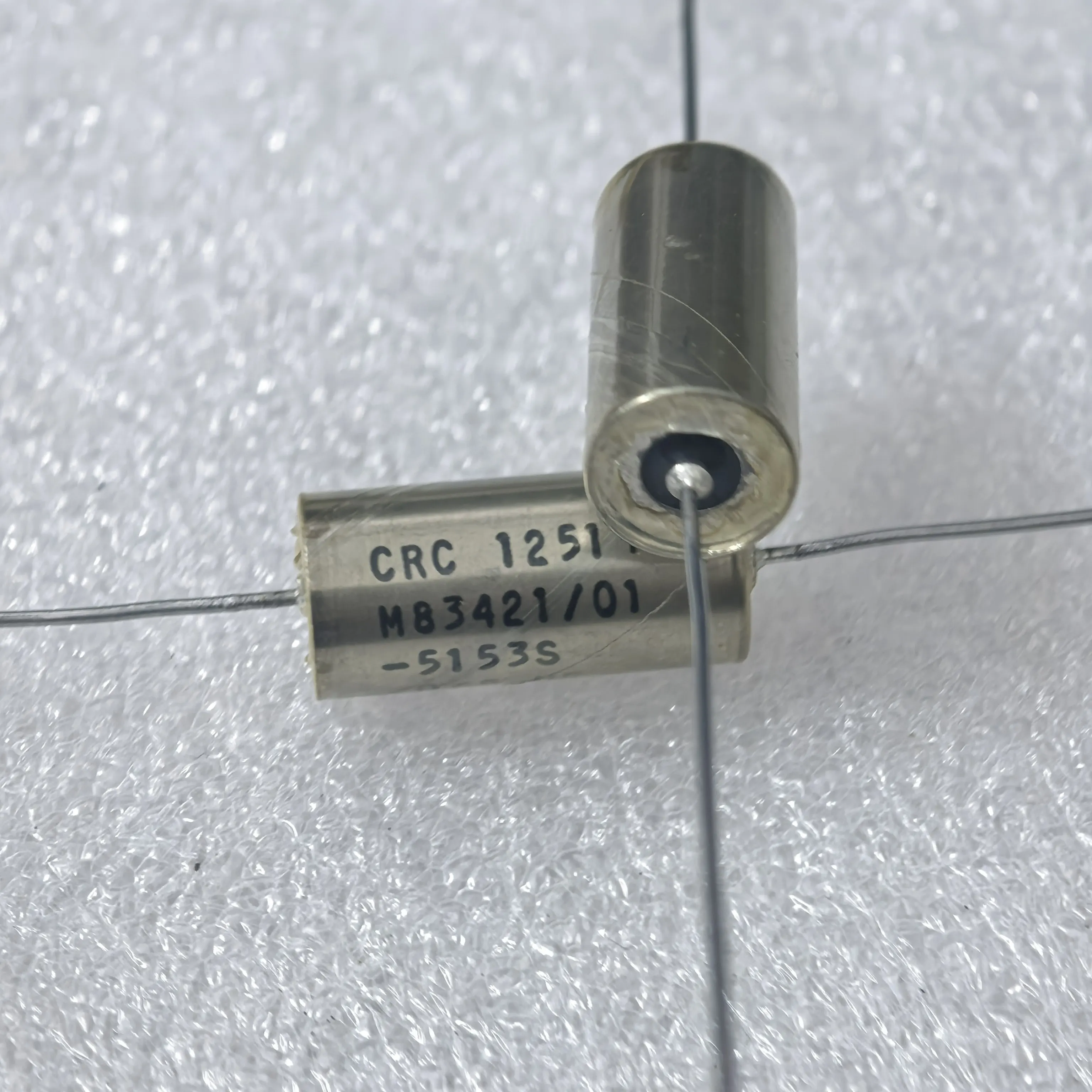 

Американский конденсатор M83421/01-5153S 0.068UF 400V в медном корпусе, с масляной пропиткой, для электрогитары, типа хамбакер.