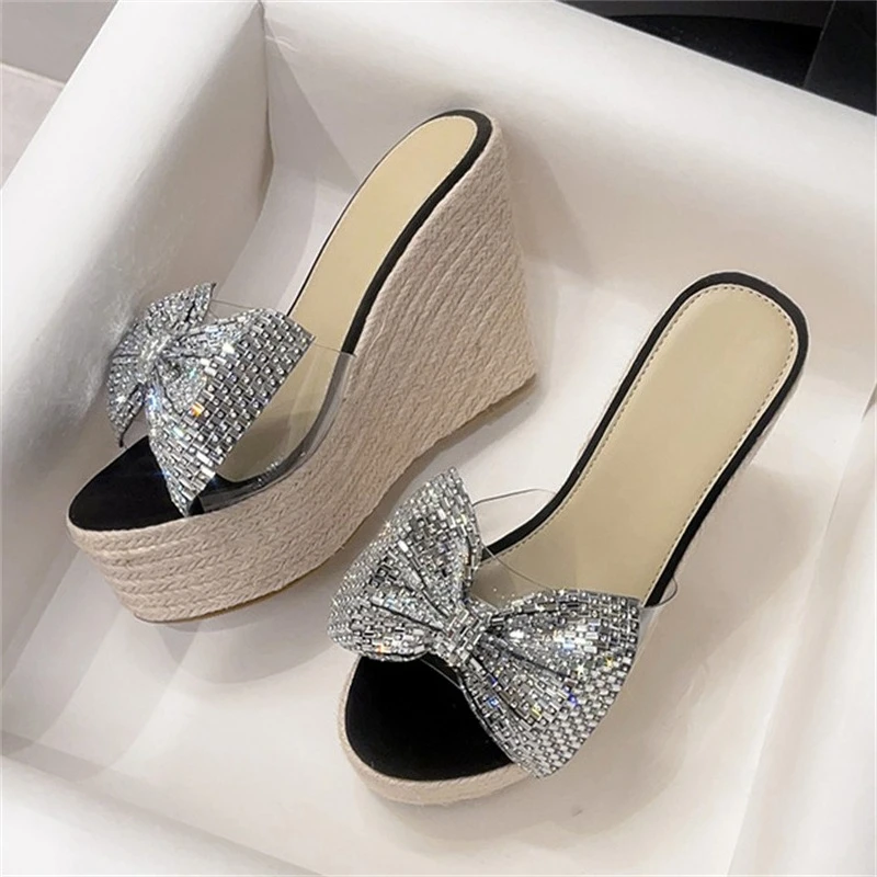 

Модные женские шлепанцы Aneikeh на танкетке из конопляной веревки с прозрачными кристаллами и бабочками из ПВХ