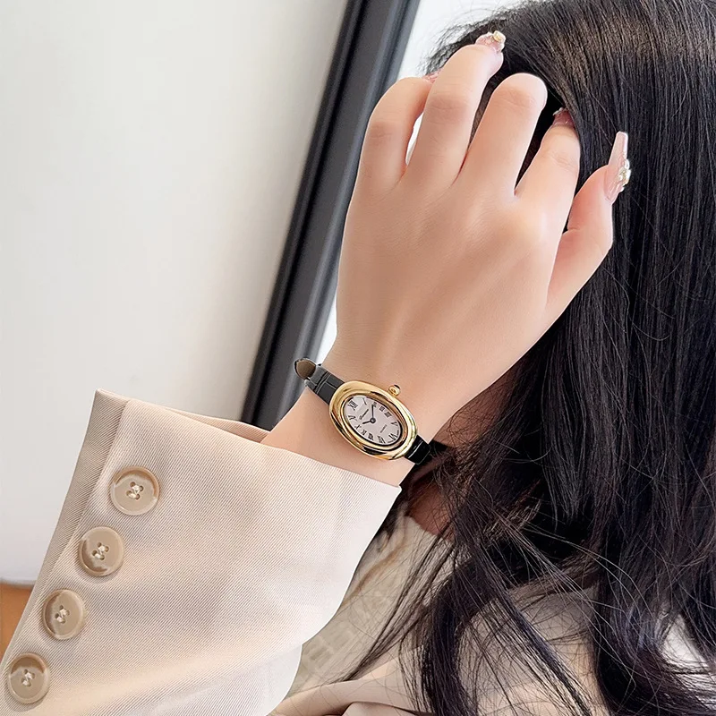 New Women'S Watch With Oval Vintage Leather StrapVintage Quartz WatchUnique Wristwatch, Fashionable And Luxurious Women'S Watch.