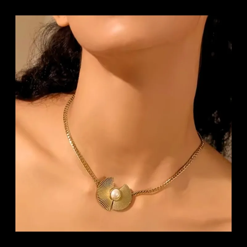 أزياء الفولاذ المقاوم للصدأ مروحة غير متناظرة قلادة اللؤلؤ التيتانيوم الصلب قلادة المتخصصة قسط سلسلة الترقوة