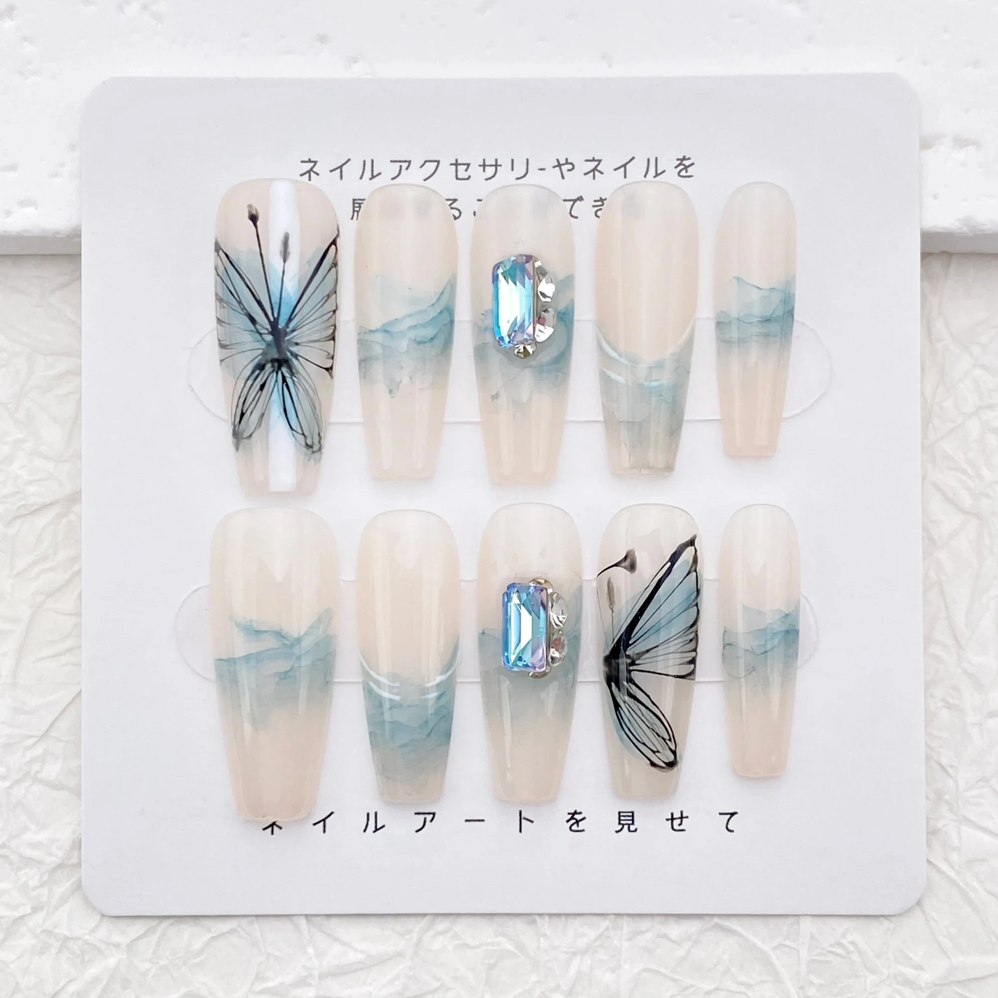 

Hand-painted elegant butterfly glittering diamond nail art, white and blue gradient nail art, reusable high-quality nail art